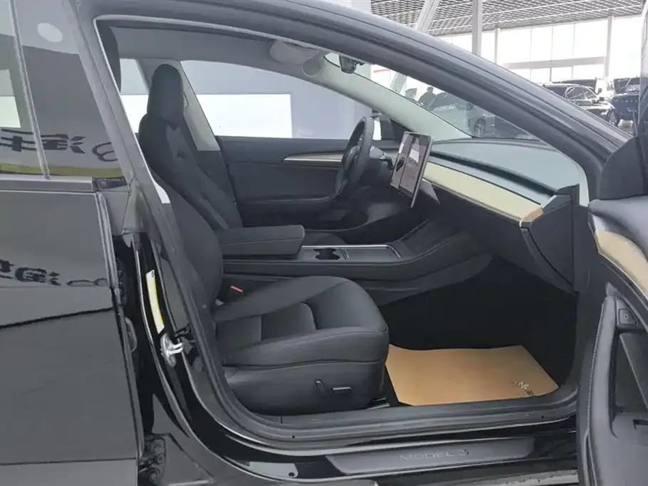 Tesla Model 3 — фото 10