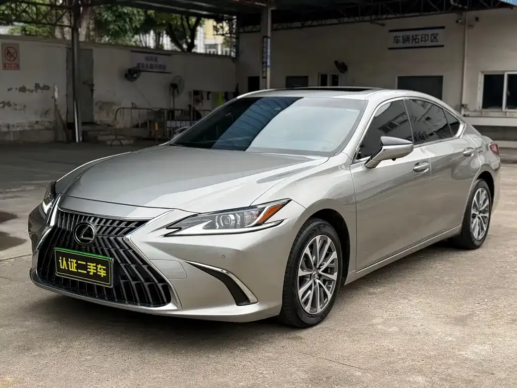 Lexus ES — фото 1