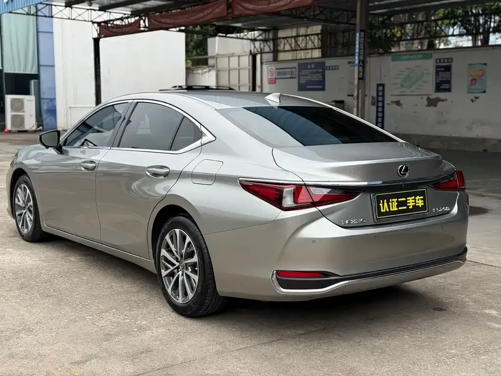 Lexus ES — фото 6