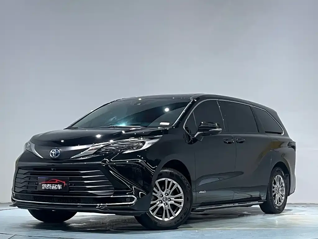 Toyota Sienna — фото 1