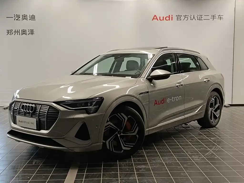 Audi e-tron — фото 1