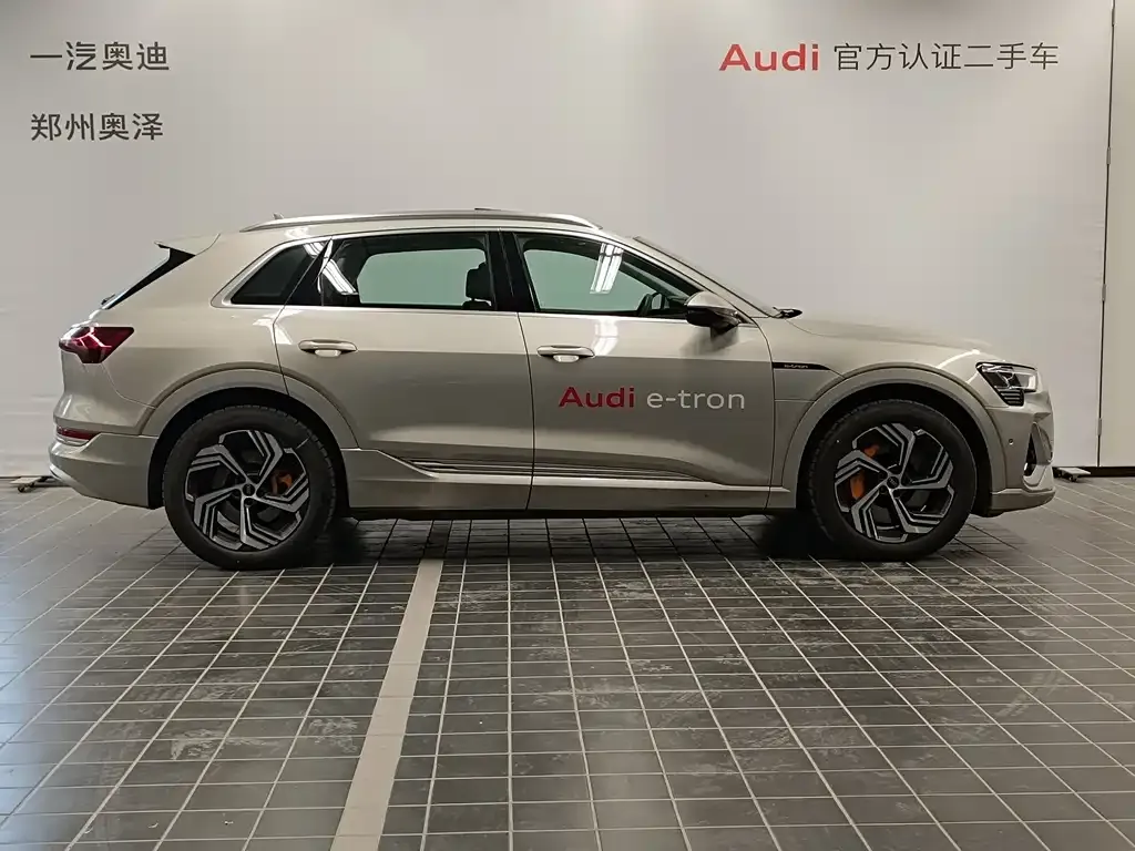 Audi e-tron — фото 10