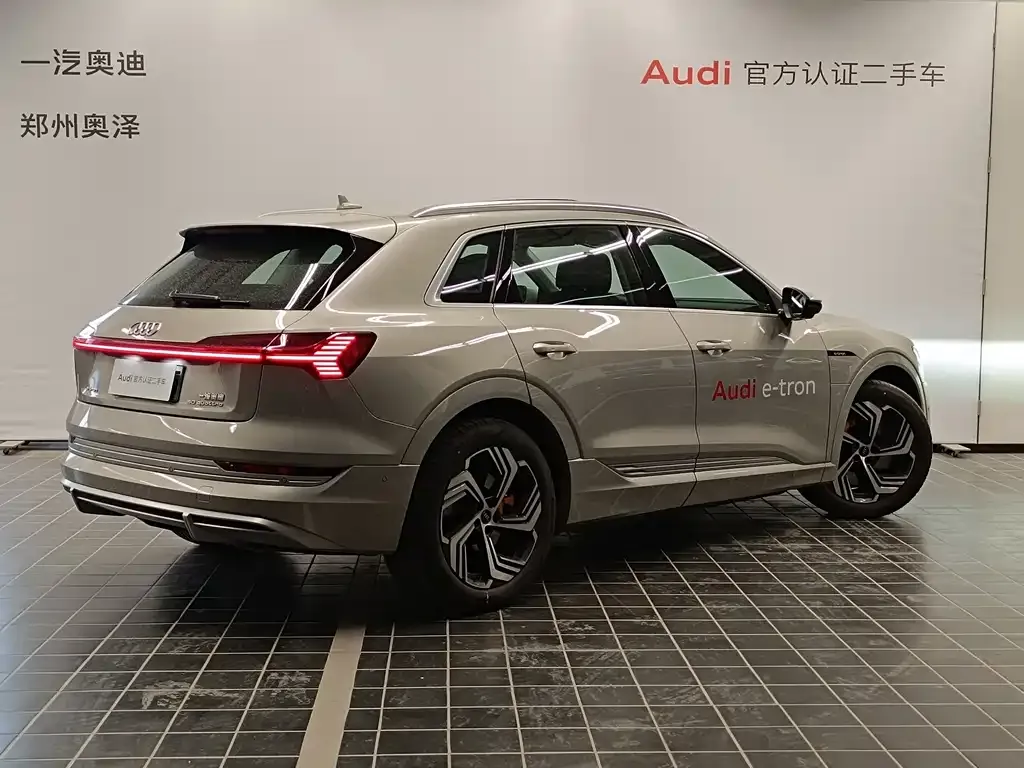 Audi e-tron — фото 5