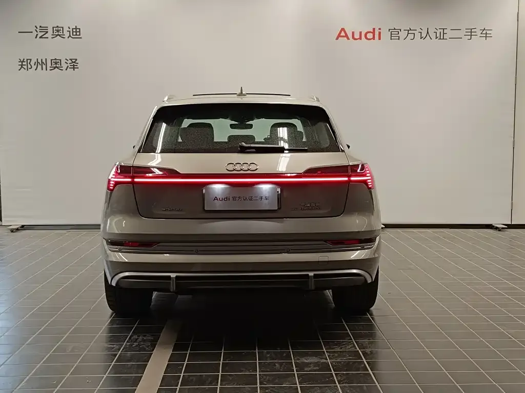 Audi e-tron — фото 3