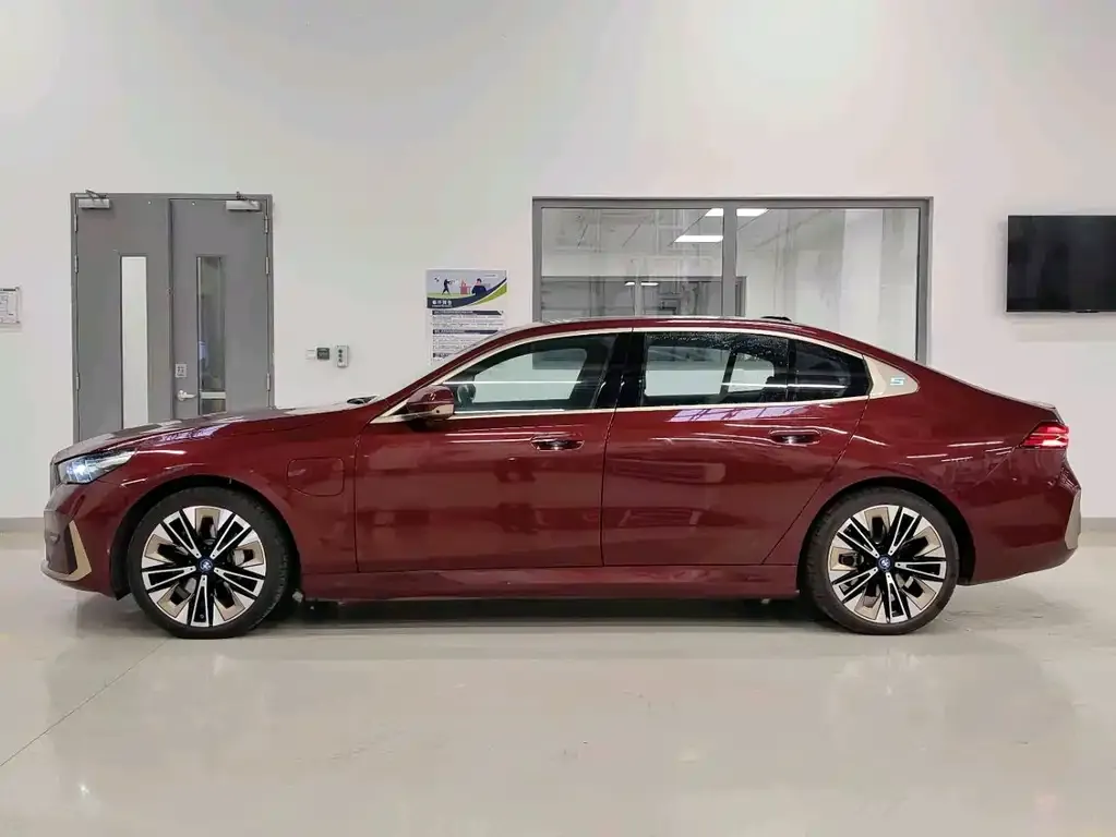 BMW i5 — фото 4