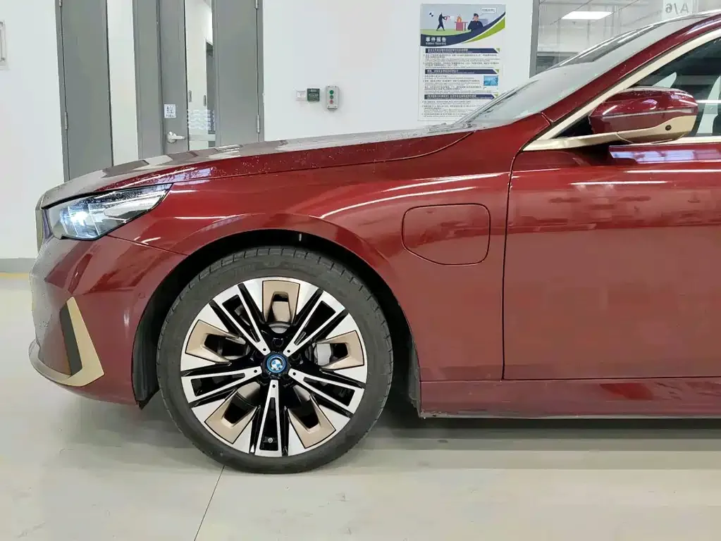 BMW i5 — фото 8