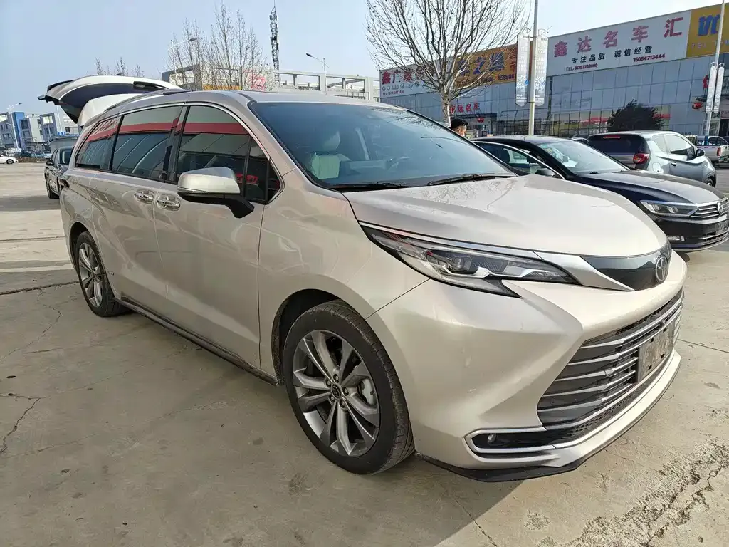 Toyota Sienna — фото 6