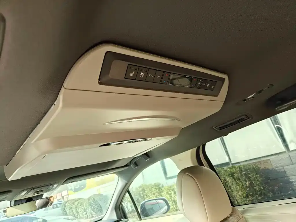 Toyota Sienna — фото 9