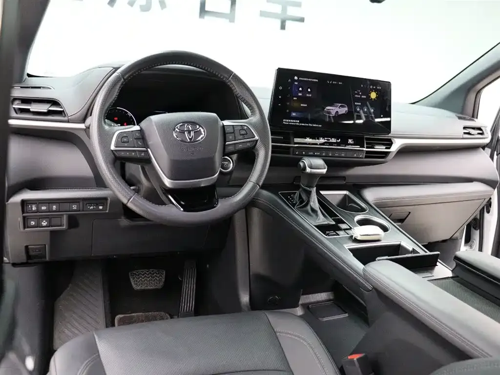 Toyota Sienna — фото 8