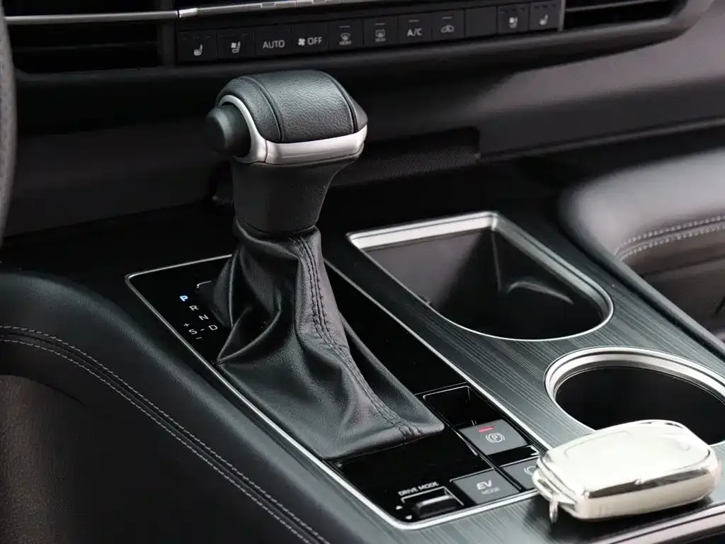 Toyota Sienna — фото 10