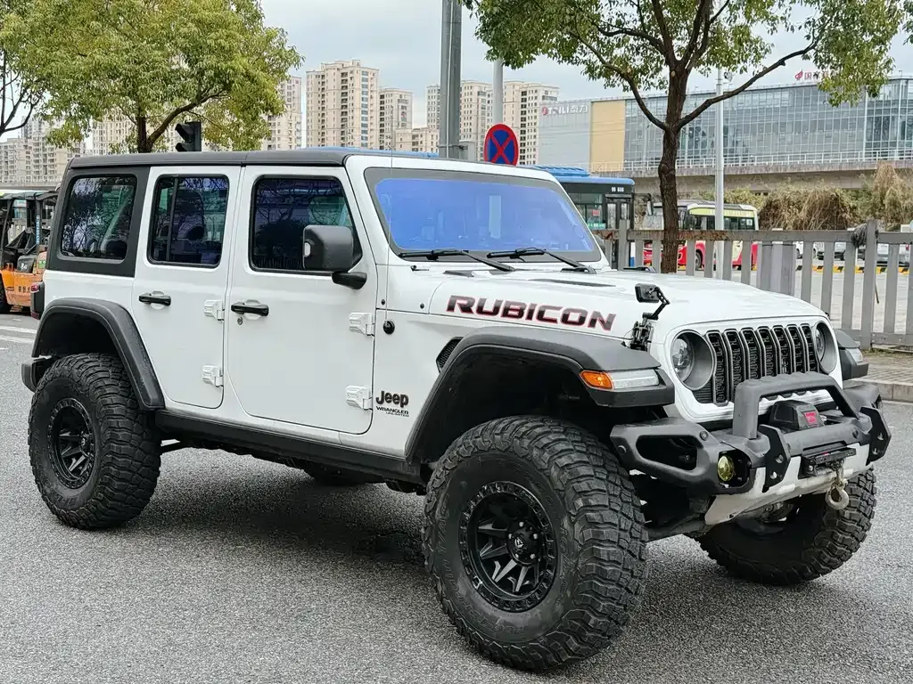 Jeep Wrangler — фото 1
