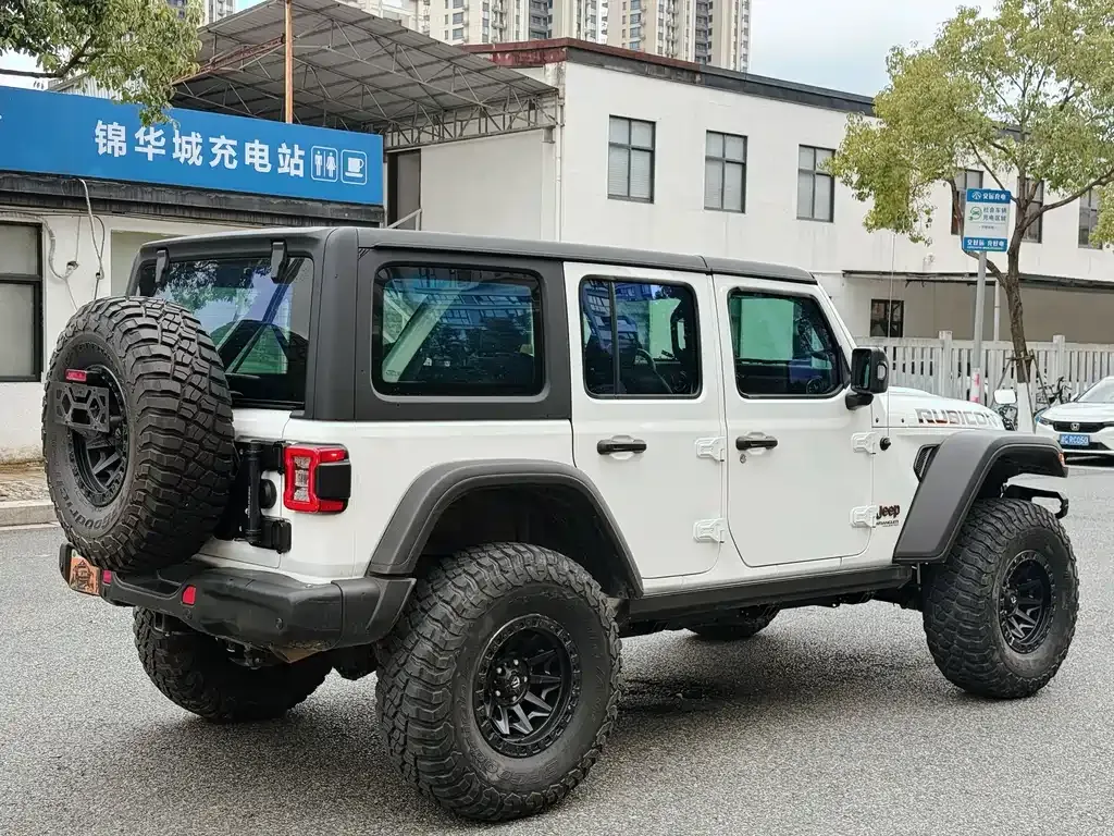 Jeep Wrangler — фото 8