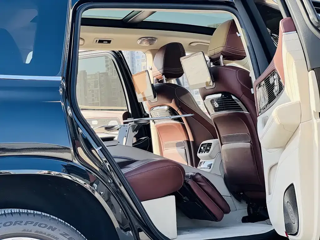 Mercedes-Benz GLS — фото 9