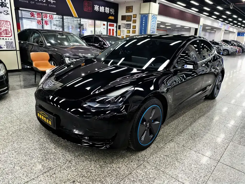 Tesla Model 3 — фото 1