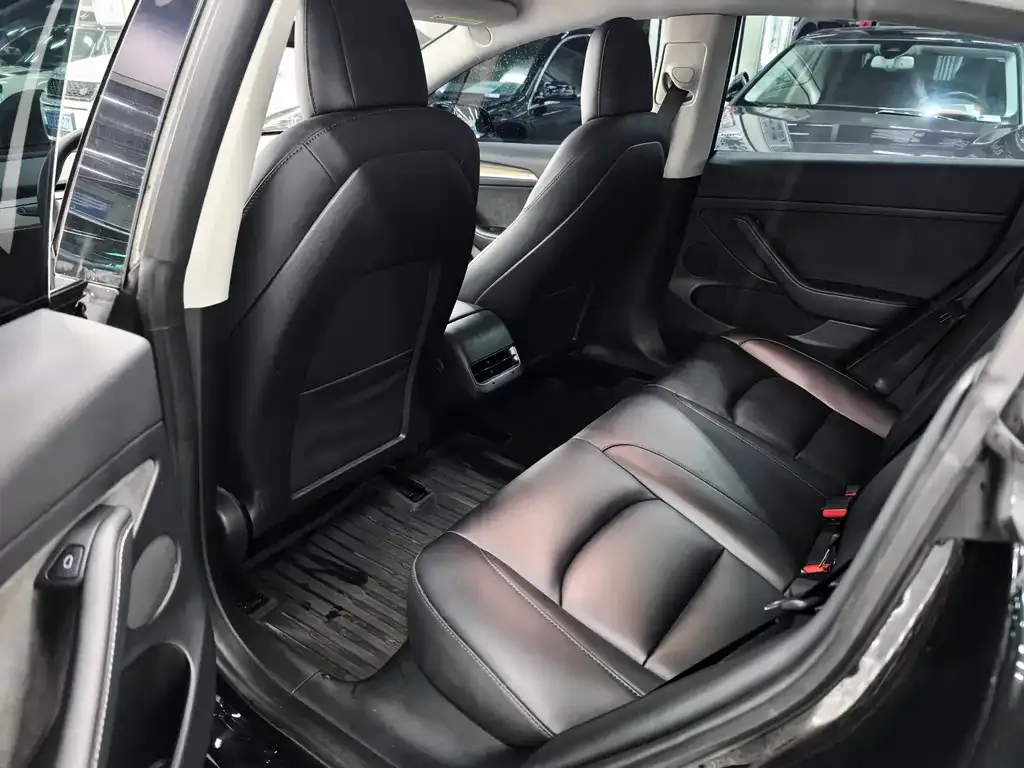Tesla Model 3 — фото 4