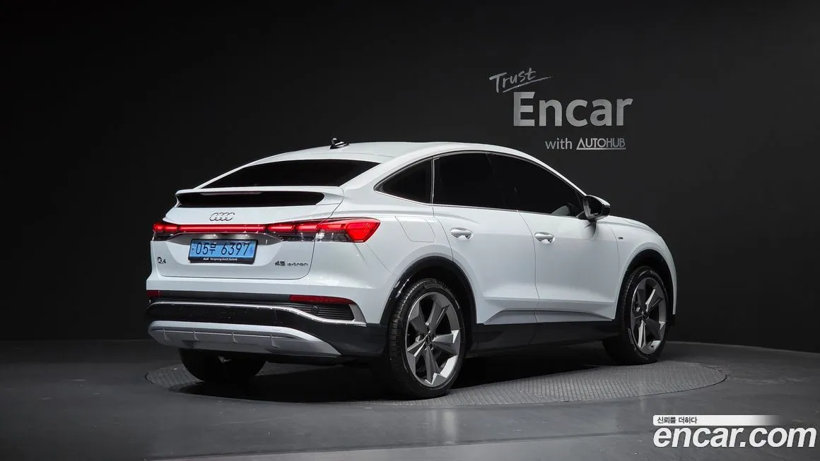 Audi Q4 e-tron — фото 2