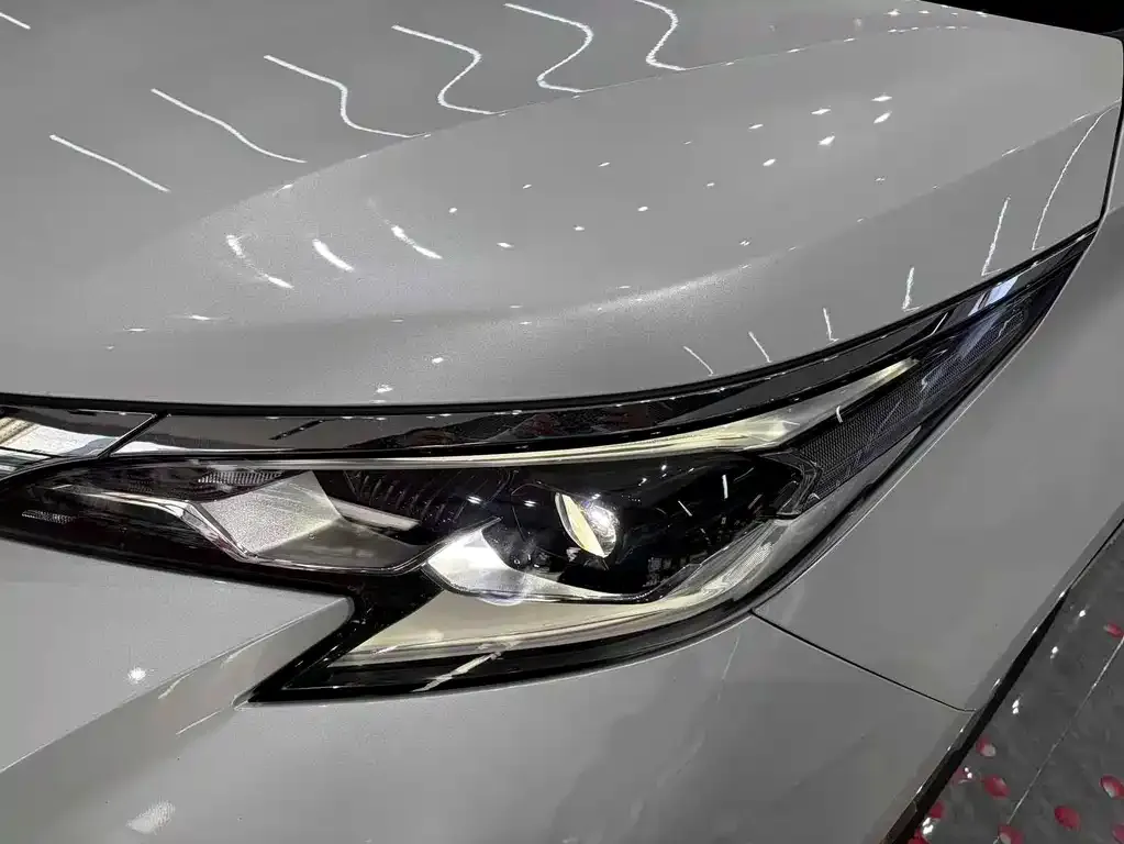 Toyota Sienna — фото 7