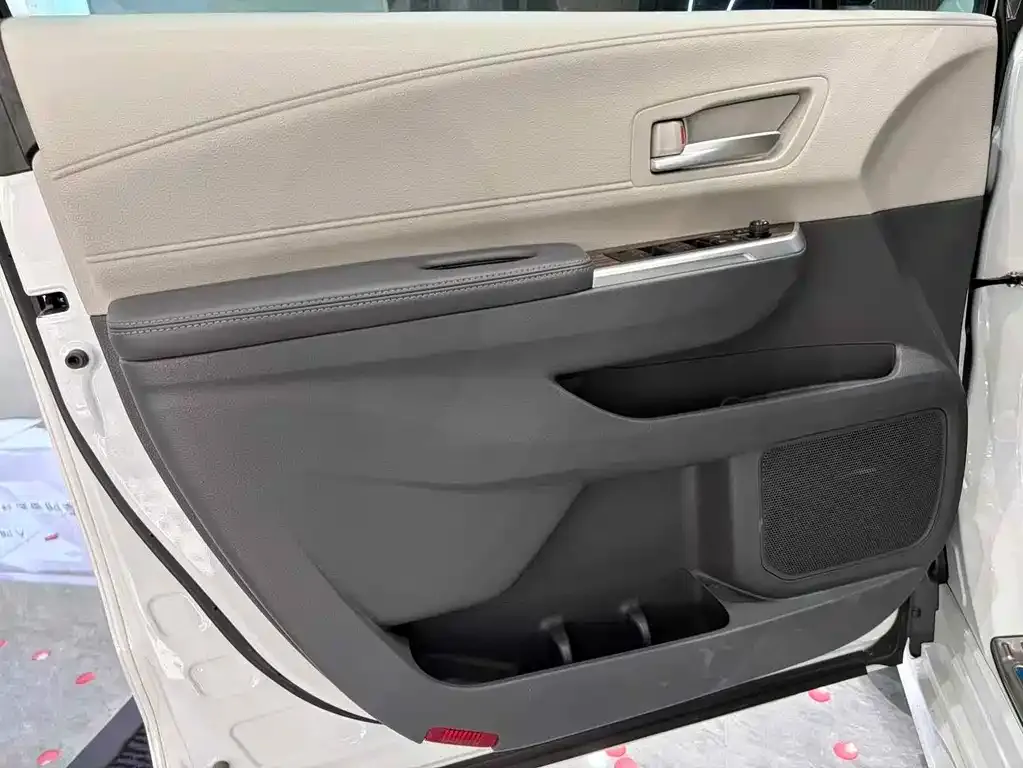 Toyota Sienna — фото 2