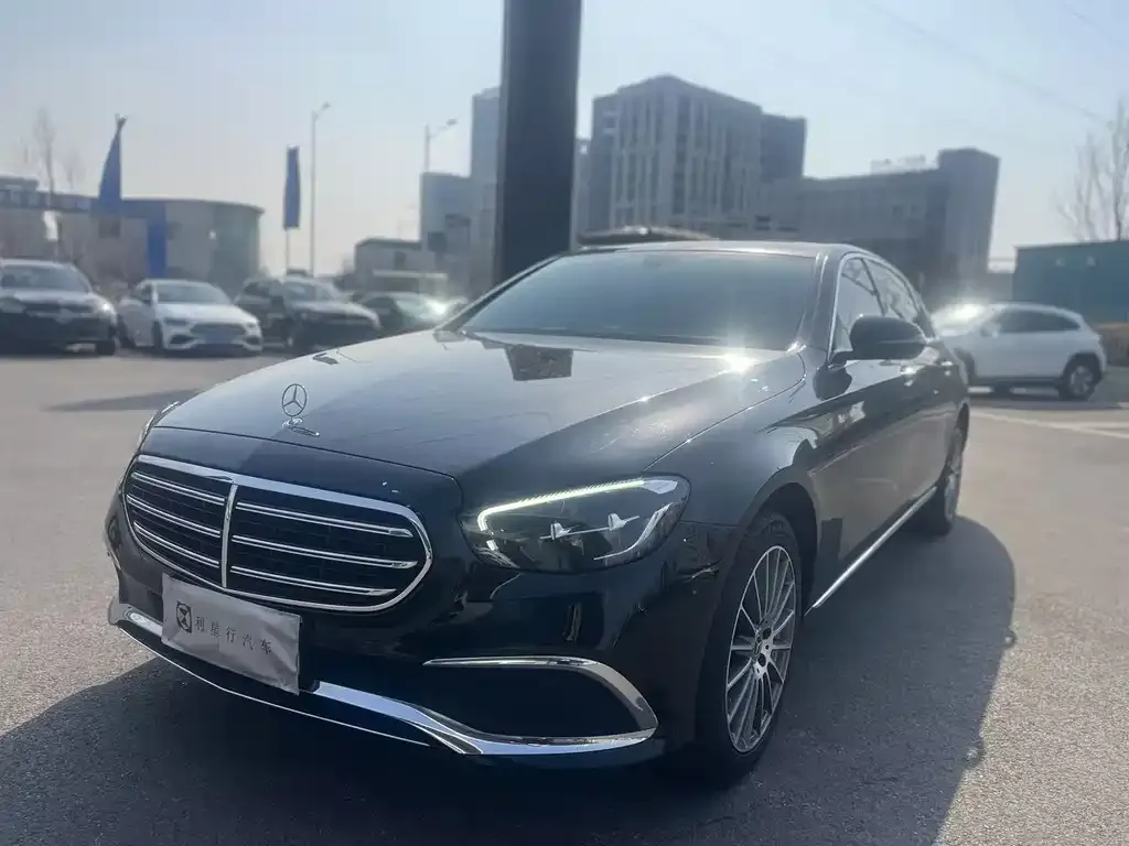 Mercedes-Benz E-Class — фото 1