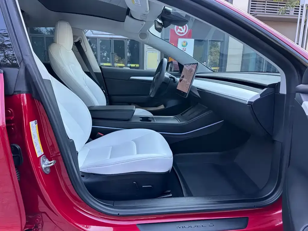 Tesla Model 3 — фото 6