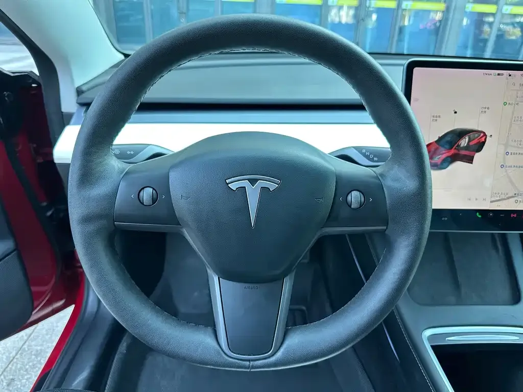 Tesla Model 3 — фото 8