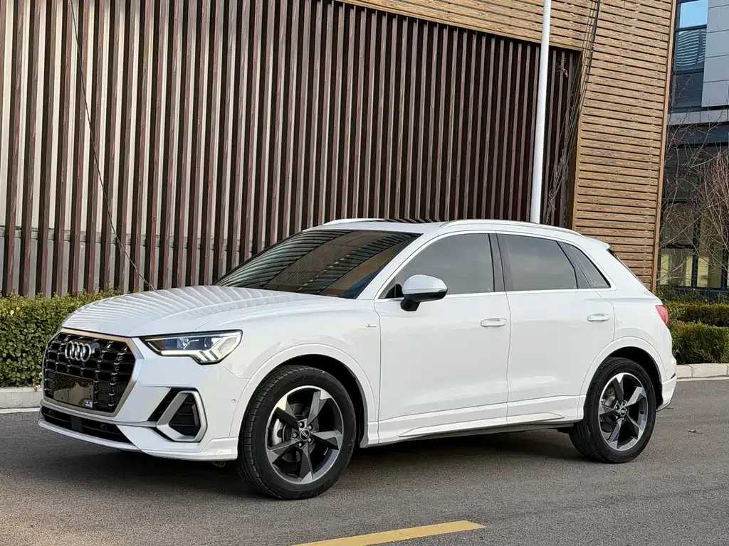 Audi Q3 — фото 1