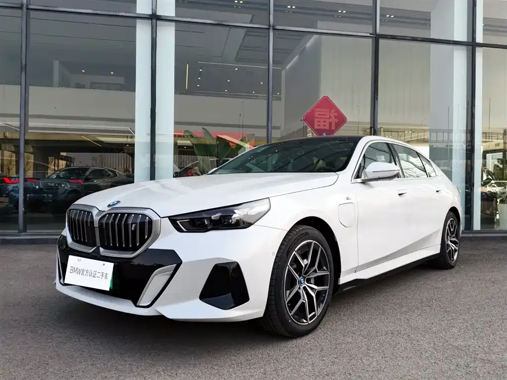 BMW i5 — фото 1