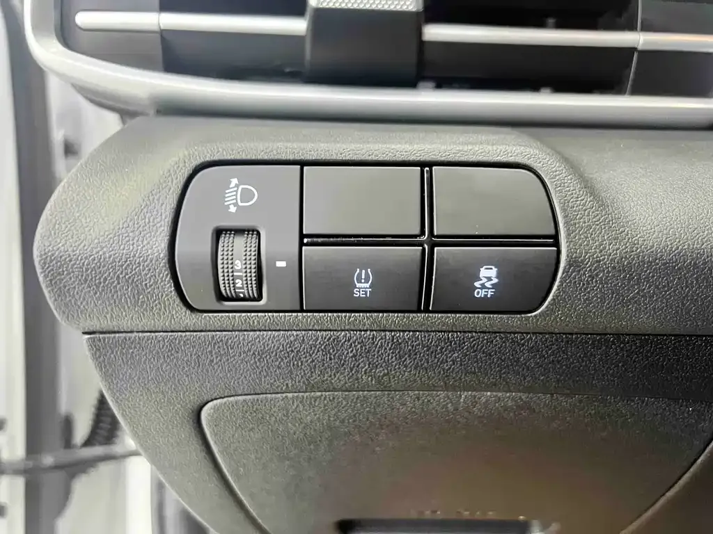Hyundai Elantra — фото 7