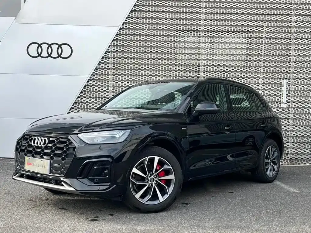Audi Q5L — фото 1