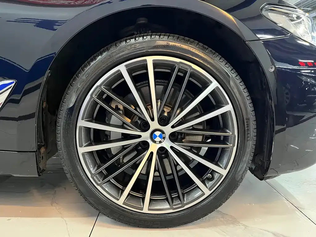 BMW 5 Series — фото 10