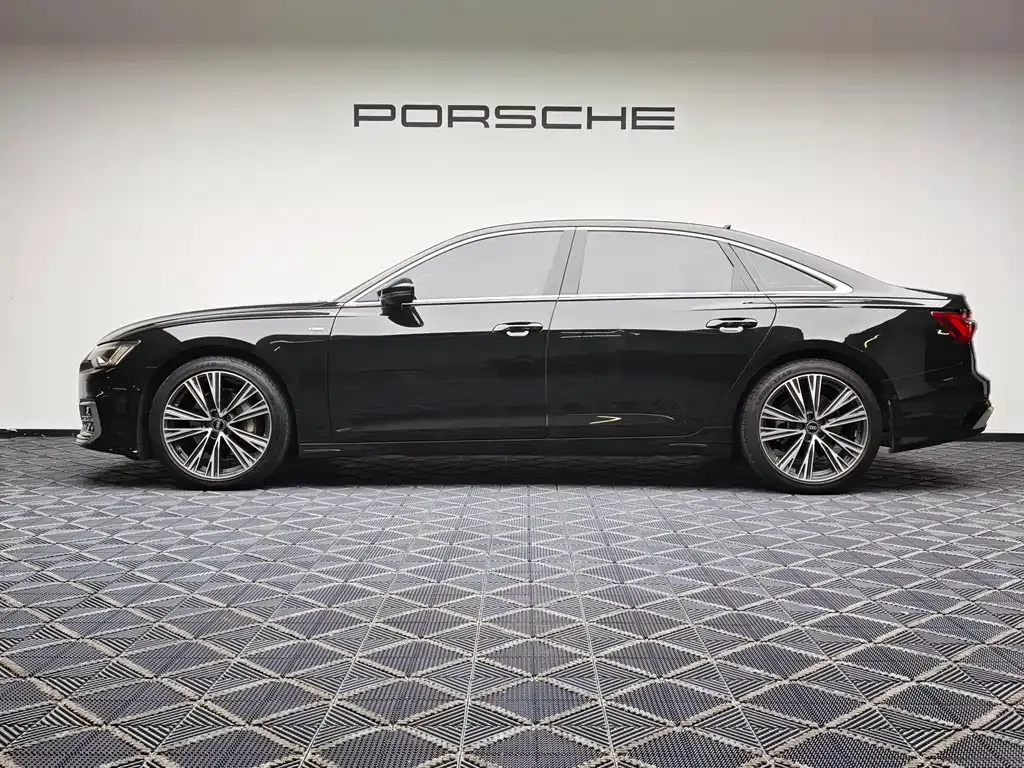 Audi A6L — фото 10