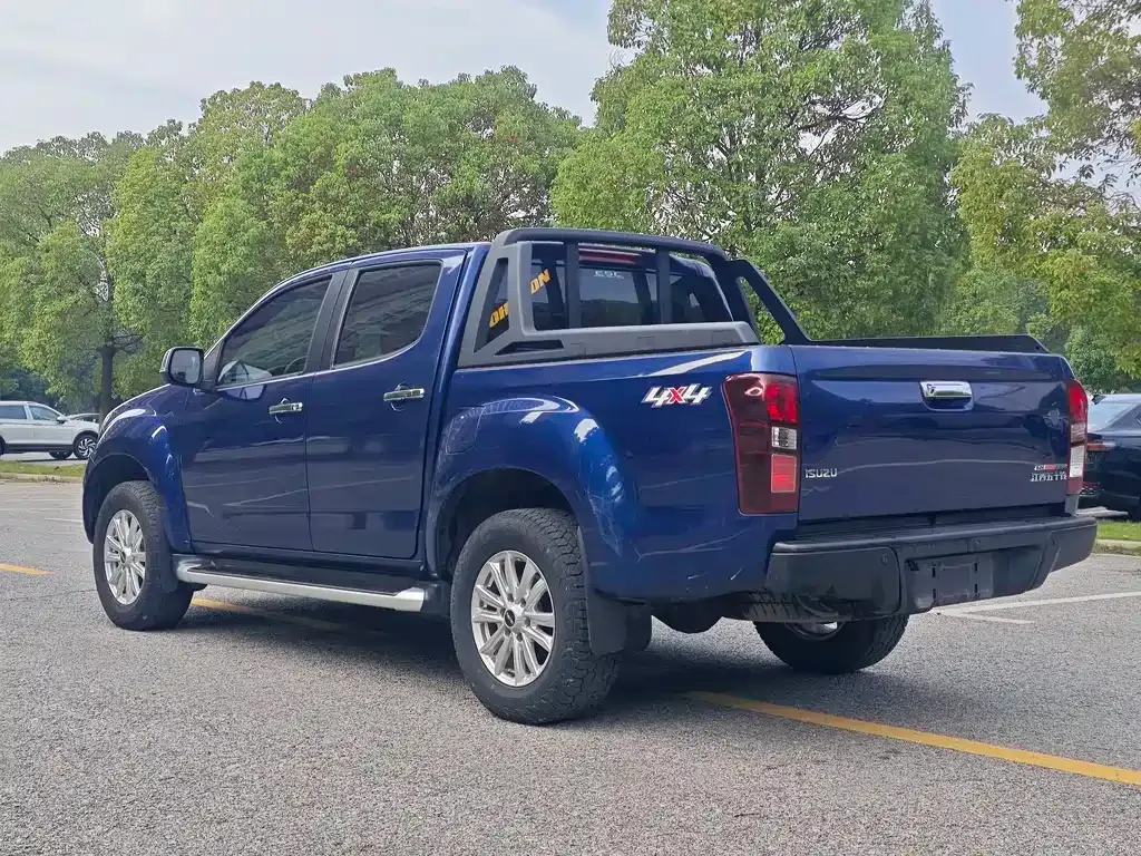 Isuzu D-MAX — фото 10