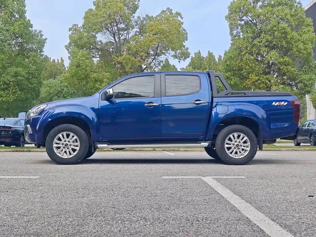 Isuzu D-MAX — фото 8
