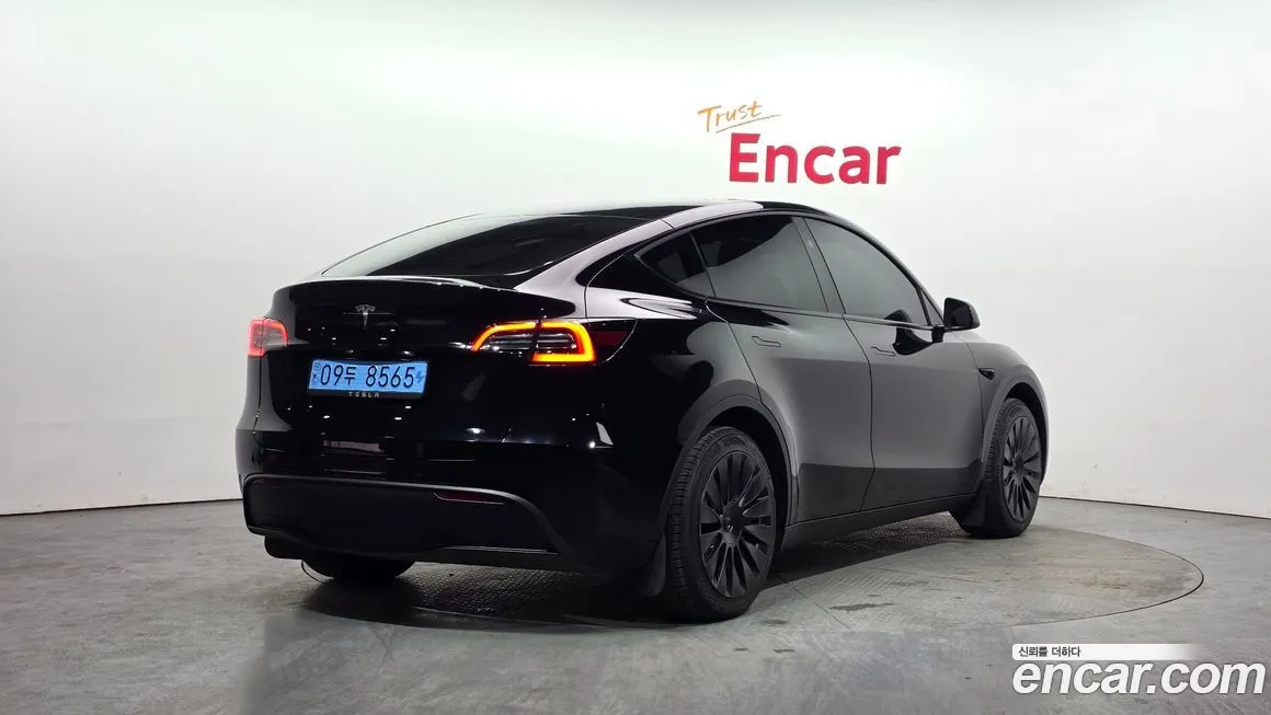 Tesla Model Y — фото 7