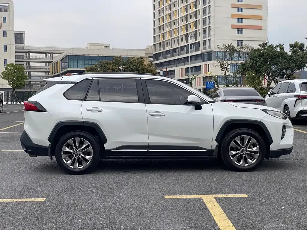 Toyota Wildlander — фото 10
