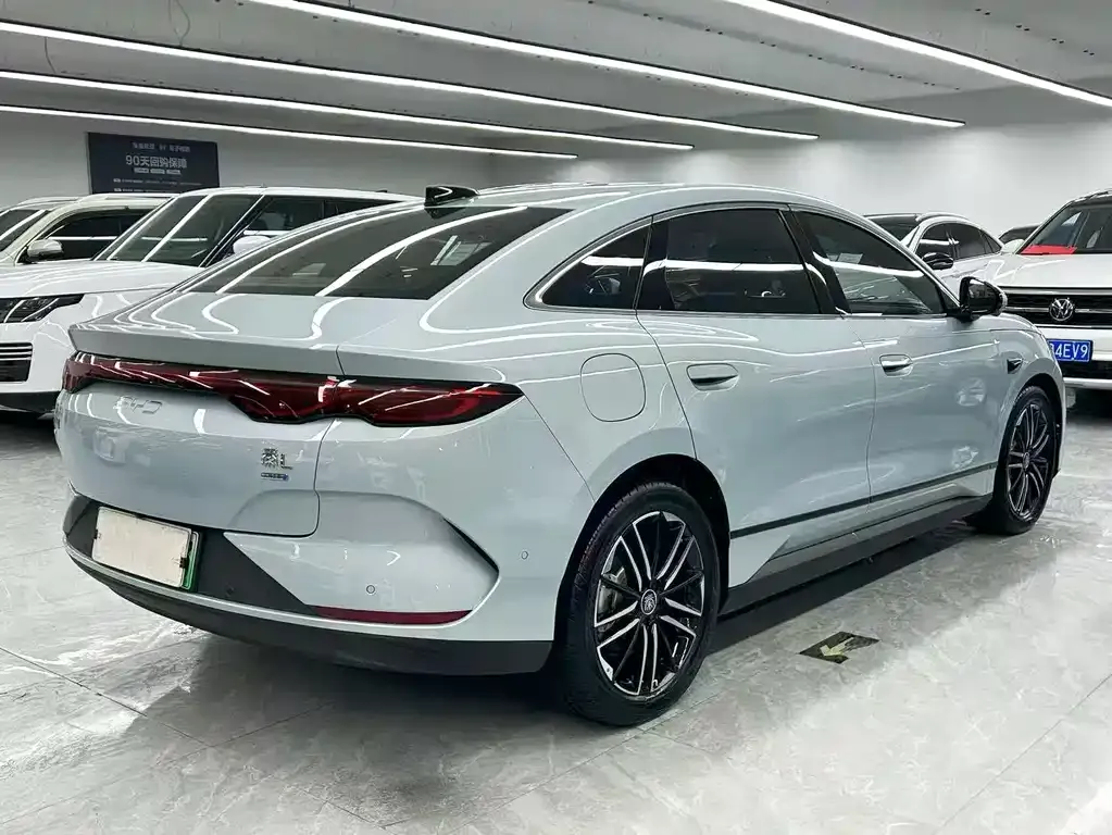 BYD Qin L — фото 9