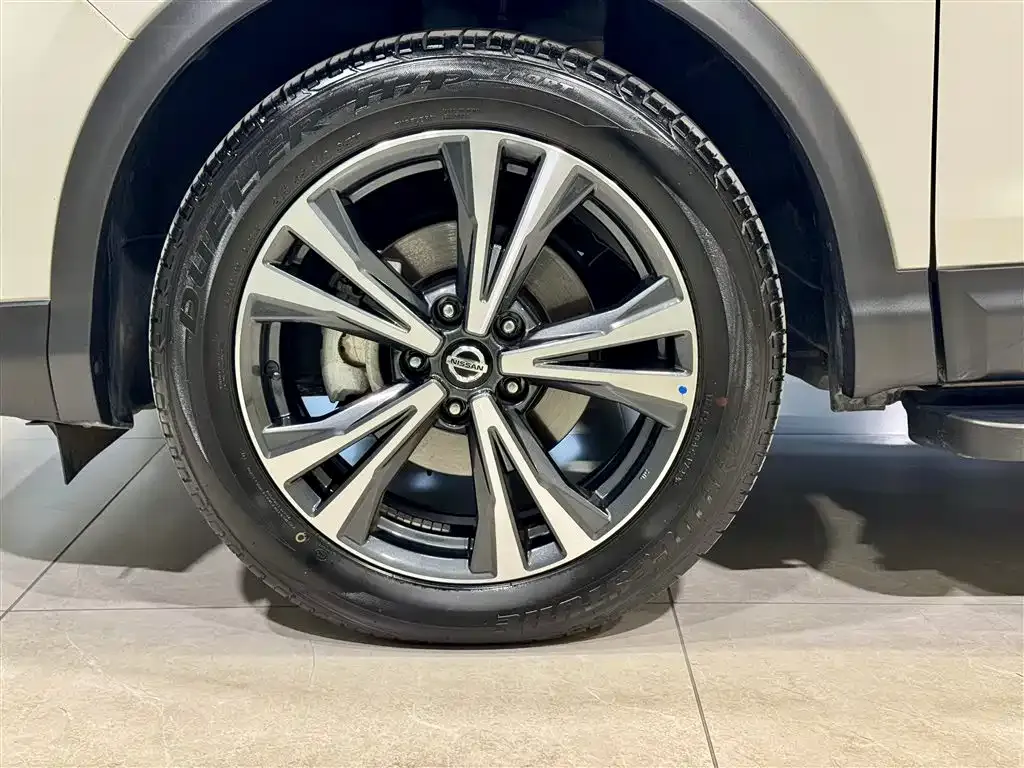 Nissan Qashqai — фото 7