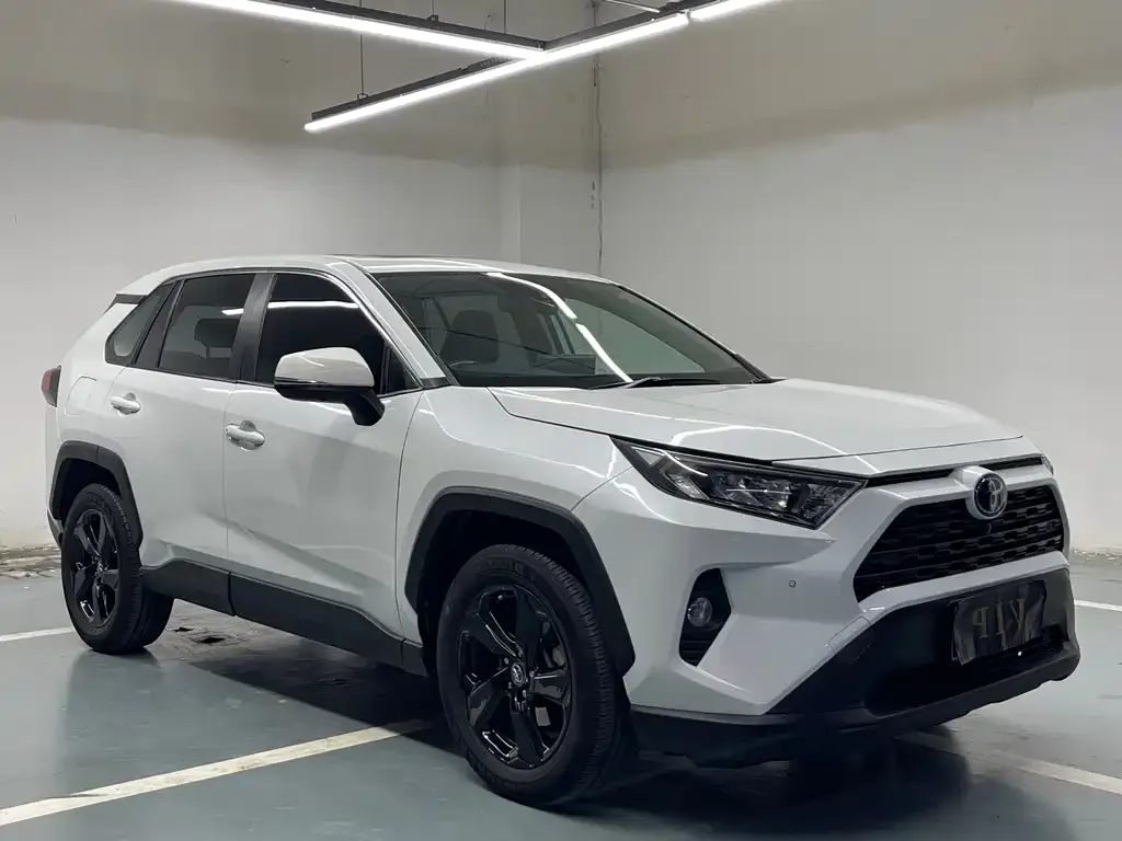 Toyota RAV4 — фото 1