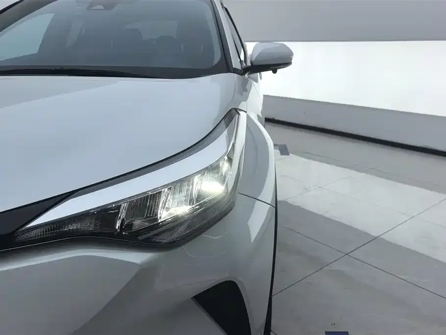 Toyota C-HR — фото 3