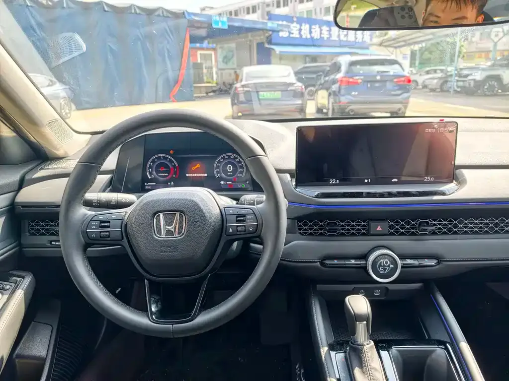 Honda Accord — фото 10