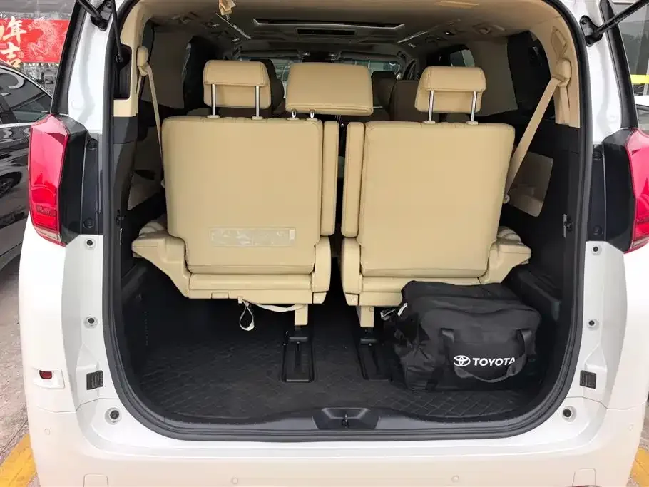 Toyota Alphard — фото 2