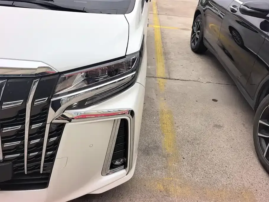 Toyota Alphard — фото 9