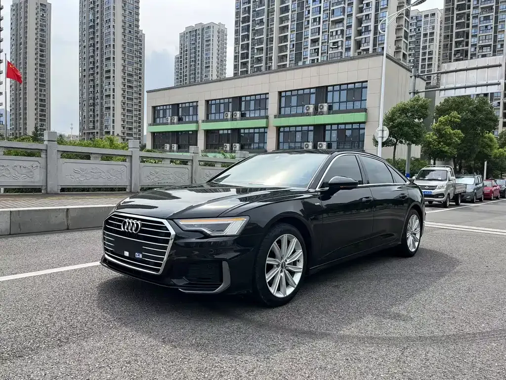 Audi A6L — фото 1