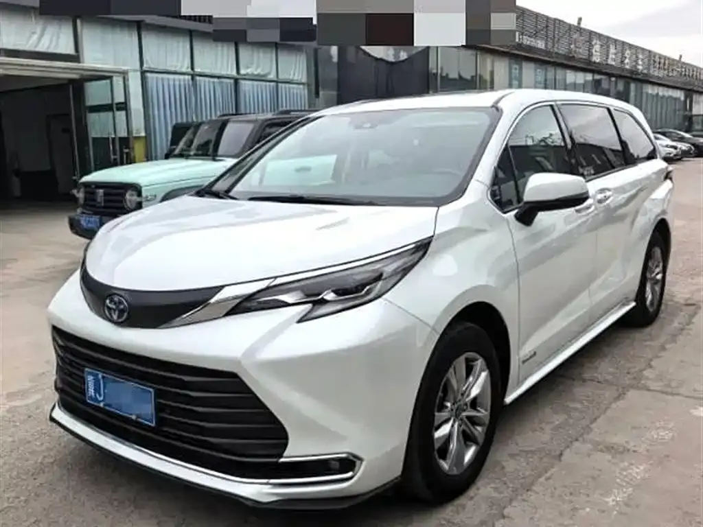 Toyota Sienna — фото 1