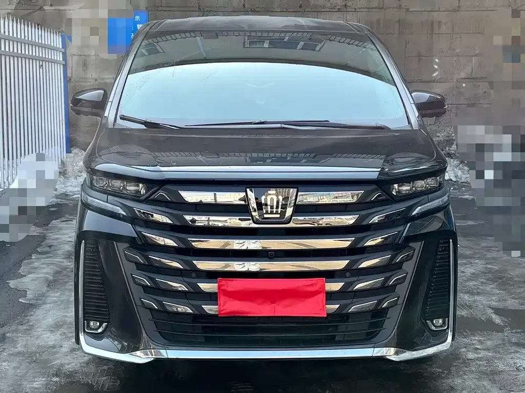 Toyota Vellfire — фото 1