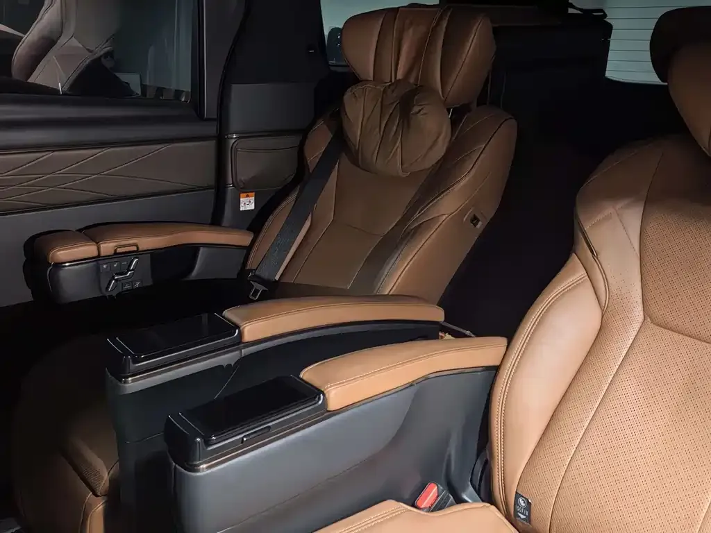 Toyota Vellfire — фото 7