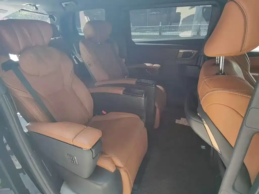 Toyota Vellfire — фото 6