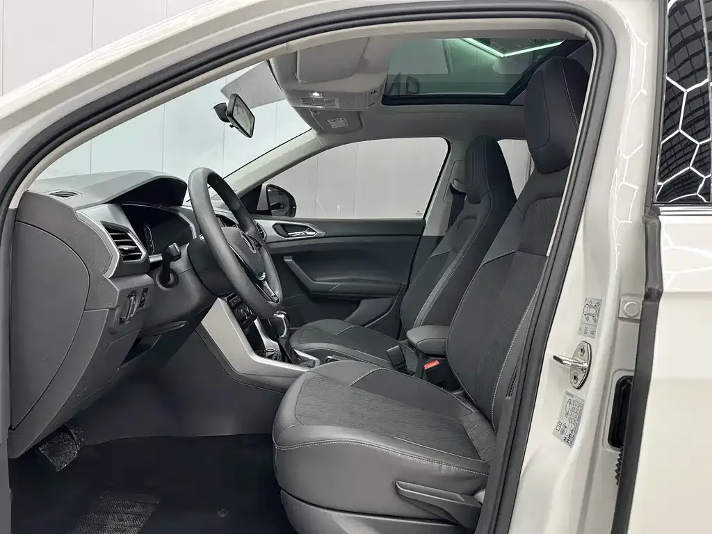 Volkswagen T-Cross — фото 2