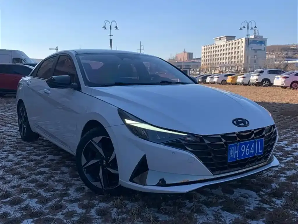 Hyundai Elantra — фото 3