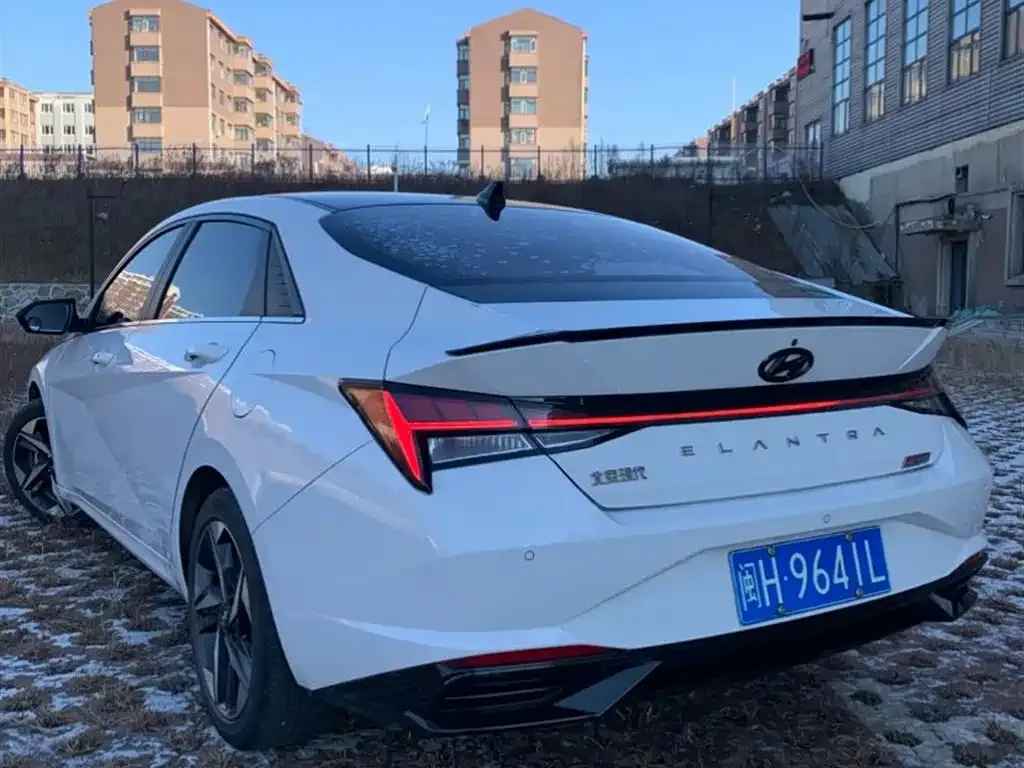 Hyundai Elantra — фото 10